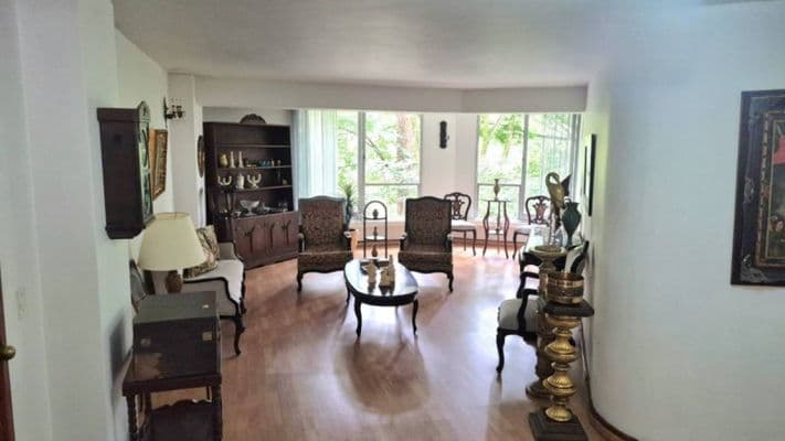 A 131m² in Provenza below the zone's bottom quartile, in a sub-zone where five listings is a busy week.